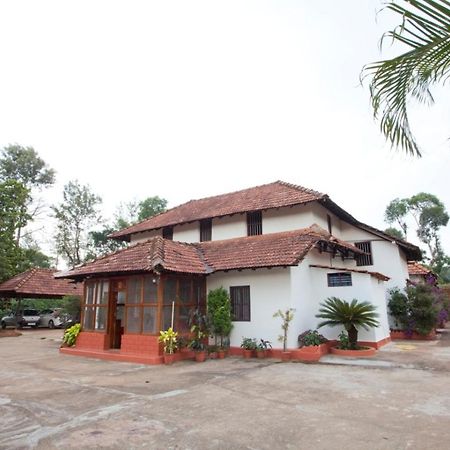 Sardar Bahadur'S Heritage Bungalow Estate Stay Napoklu Extérieur photo