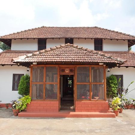 Sardar Bahadur'S Heritage Bungalow Estate Stay Napoklu Extérieur photo