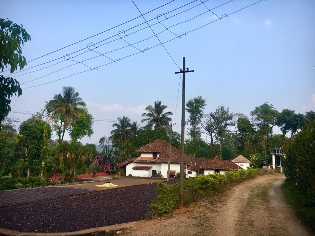 Sardar Bahadur'S Heritage Bungalow Estate Stay Napoklu Extérieur photo