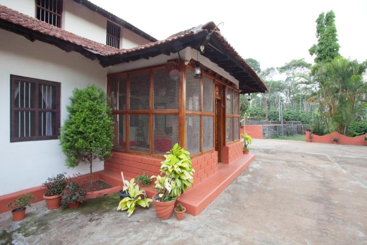 Sardar Bahadur'S Heritage Bungalow Estate Stay Napoklu Extérieur photo