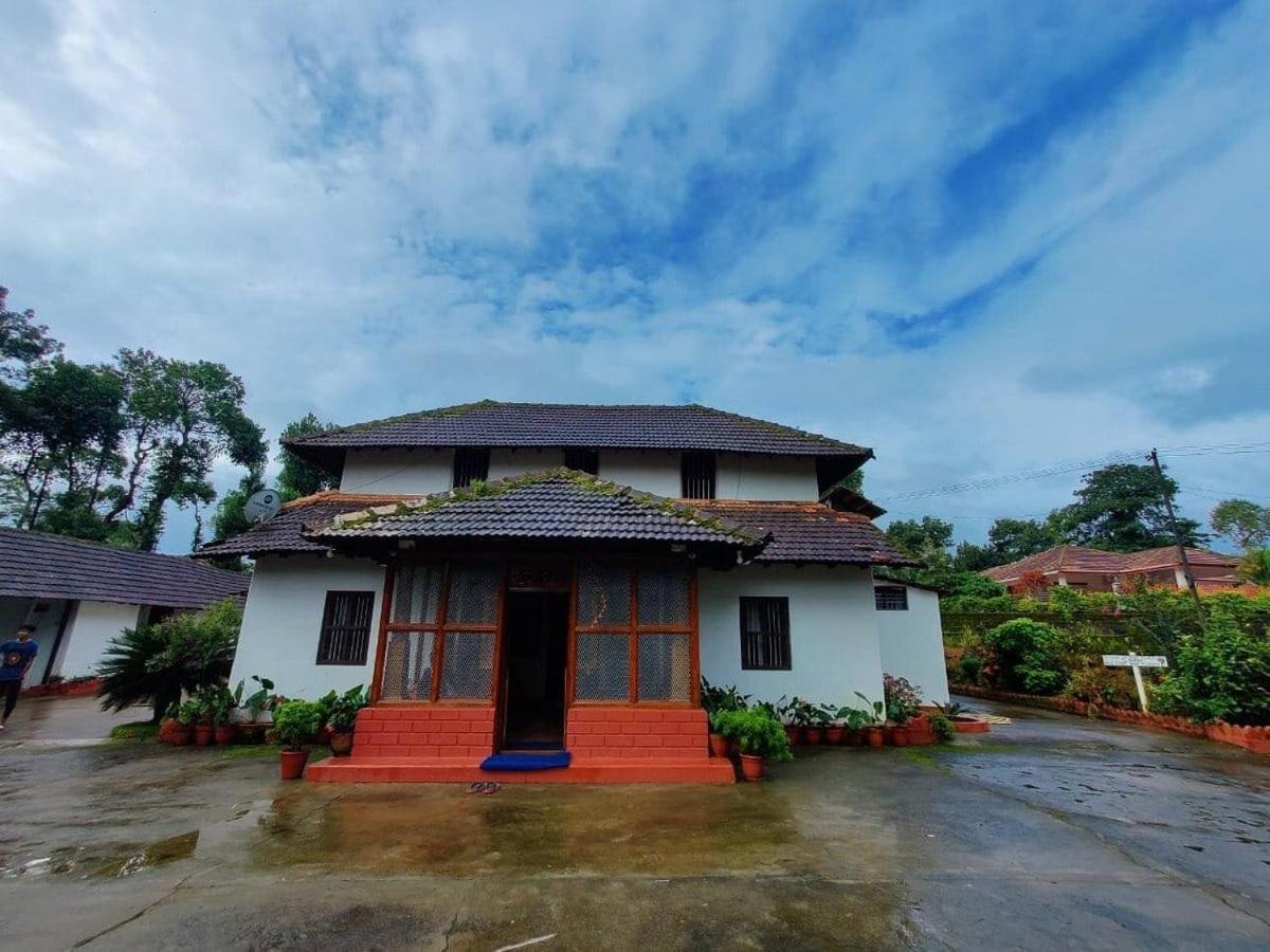 Sardar Bahadur'S Heritage Bungalow Estate Stay Napoklu Extérieur photo