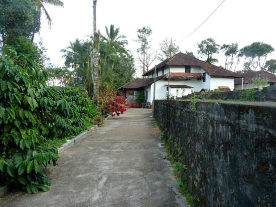 Sardar Bahadur'S Heritage Bungalow Estate Stay Napoklu Extérieur photo